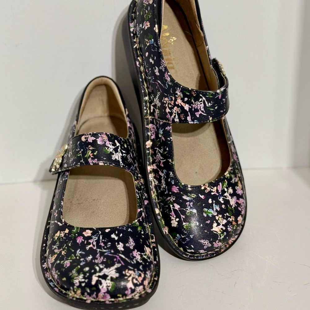 Alegria Black Floral Mary Jane Flats Women’s size 10.5 EU 41